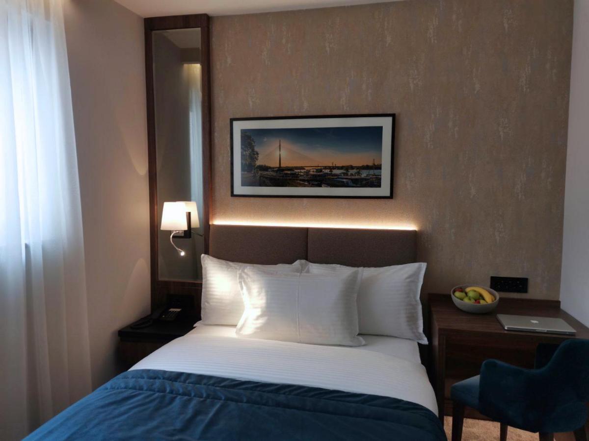 Central Point Hotel Beograd Extérieur photo